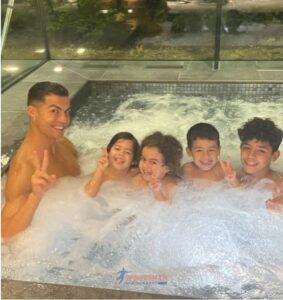 Cristiano with his childs