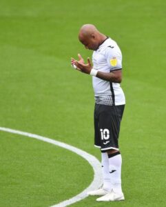 André Ayew pryaing on field