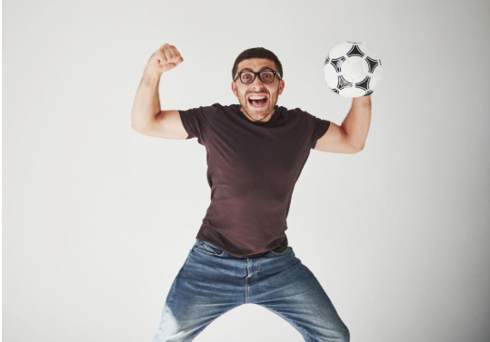 5 Characteristics That Define True Football Fans